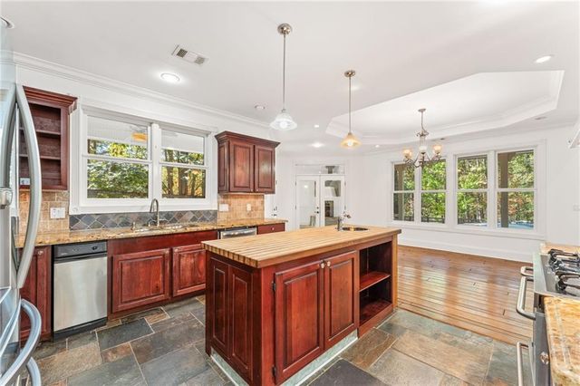 705 Brown Deer Drive, Talking Rock, GA 30175