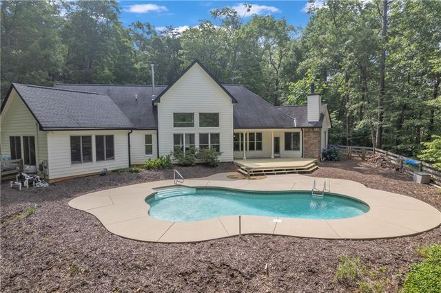 705 Brown Deer Drive, Talking Rock, GA 30175