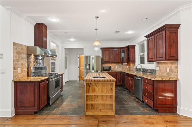 705 Brown Deer Drive, Talking Rock, GA 30175