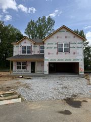100 Stonehenge Cir, Manchester, TN 37355