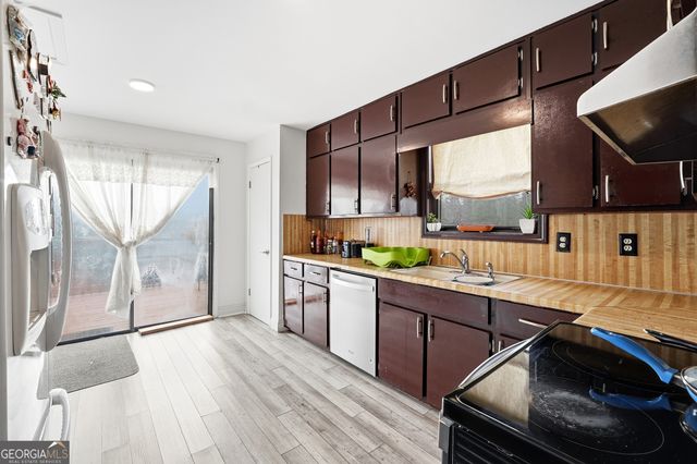 599 Springwood Drive NW, Lilburn, GA 30047