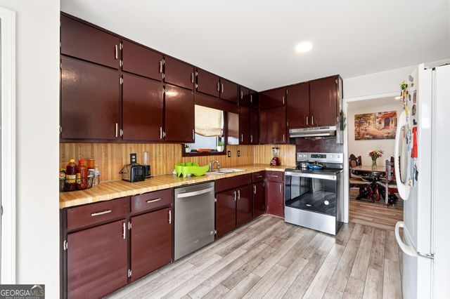 599 Springwood Drive NW, Lilburn, GA 30047