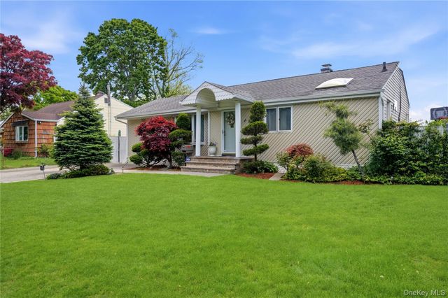 32 White Street, Brentwood, NY 11717