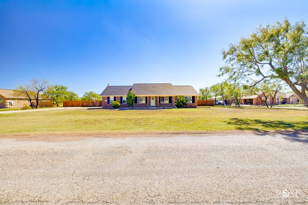Image 2 of property listing at 1335 Reece Rd, San Angelo, TX 76904