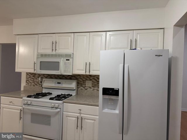 1006 CORN CRIB DR, Huntingdon Valley, PA 19006