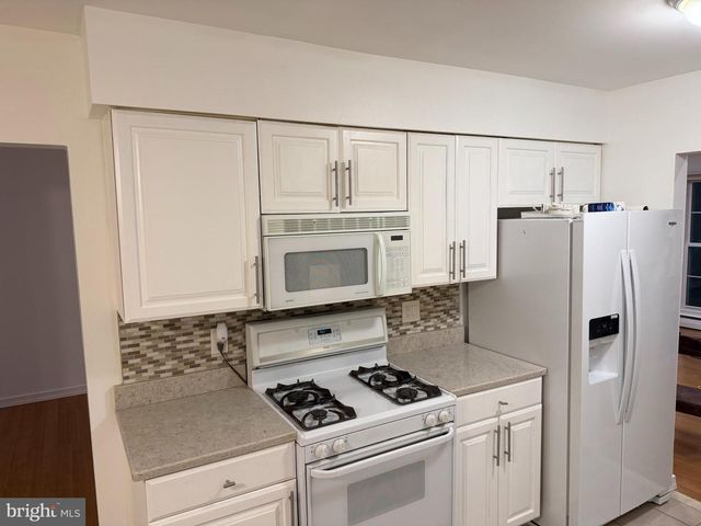 1006 CORN CRIB DR, Huntingdon Valley, PA 19006