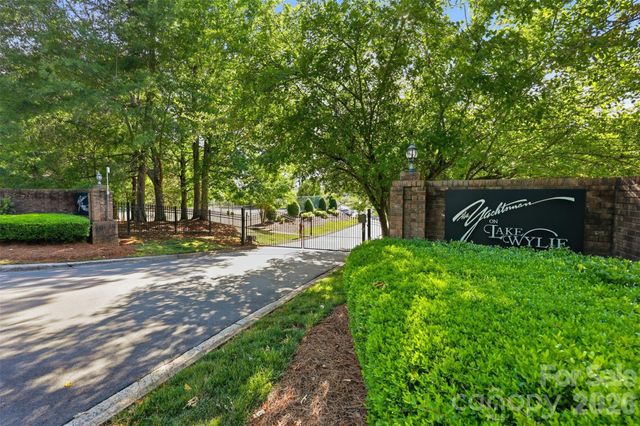 14614 Waterside Drive, Charlotte, NC 28278