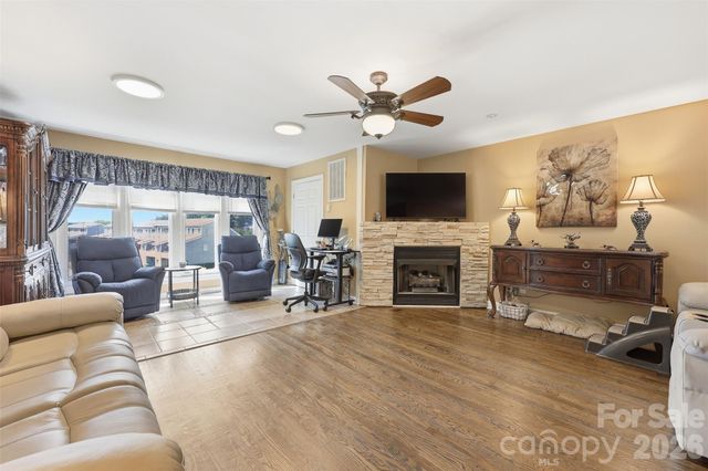 14614 Waterside Drive, Charlotte, NC 28278