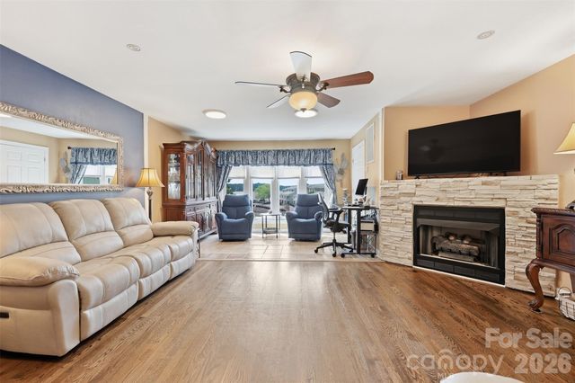 14614 Waterside Drive, Charlotte, NC 28278