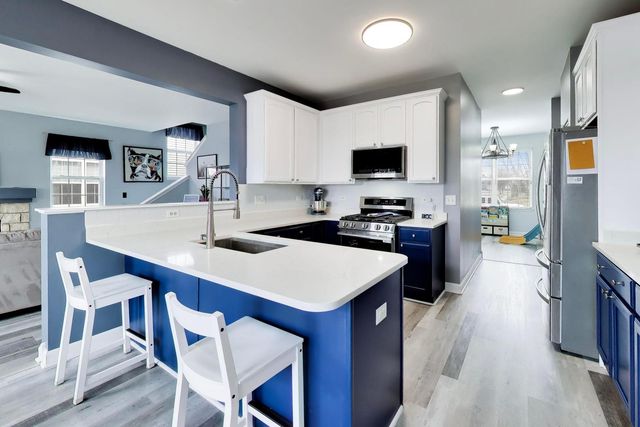 2775 Liberty Lakes Boulevard, Wauconda, IL 60084