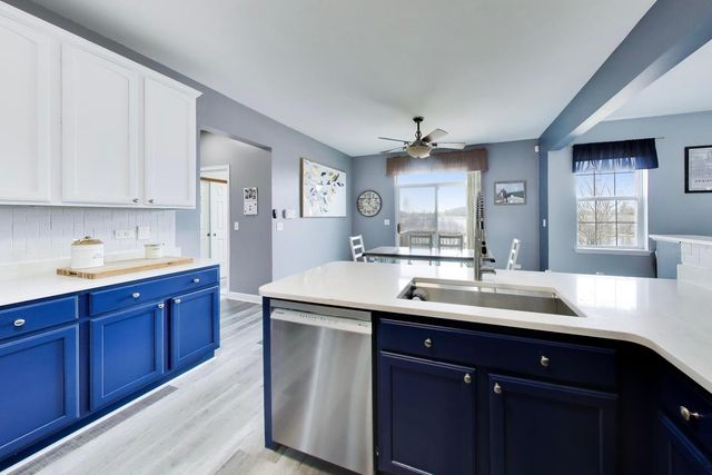 2775 Liberty Lakes Boulevard, Wauconda, IL 60084