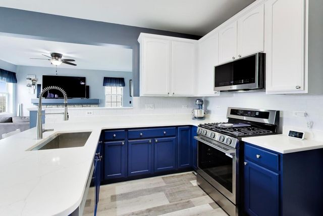 2775 Liberty Lakes Boulevard, Wauconda, IL 60084