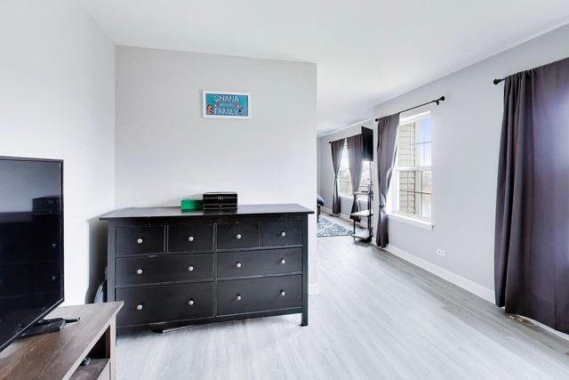 2775 Liberty Lakes Boulevard, Wauconda, IL 60084