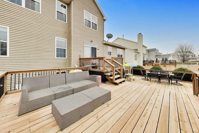 2775 Liberty Lakes Boulevard, Wauconda, IL 60084