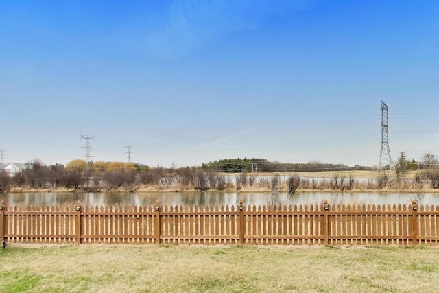 2775 Liberty Lakes Boulevard, Wauconda, IL 60084