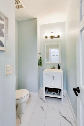 2775 Liberty Lakes Boulevard, Wauconda, IL 60084