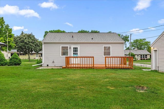 625 Pleasant DRIVE, West Bend, WI 53095