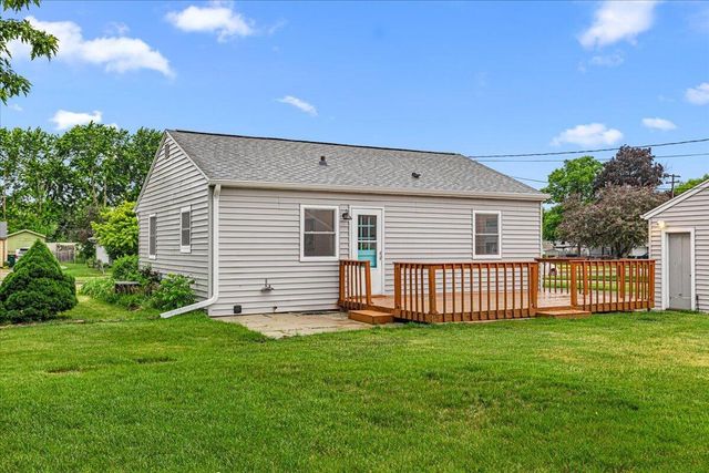 625 Pleasant DRIVE, West Bend, WI 53095