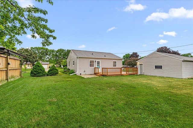 625 Pleasant DRIVE, West Bend, WI 53095