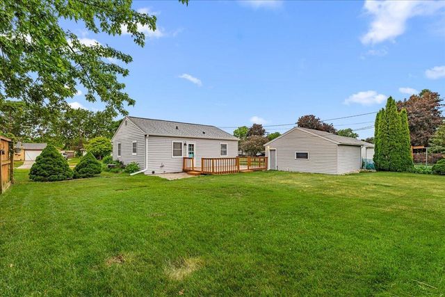 625 Pleasant DRIVE, West Bend, WI 53095