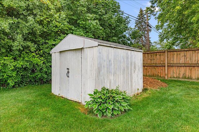 625 Pleasant DRIVE, West Bend, WI 53095