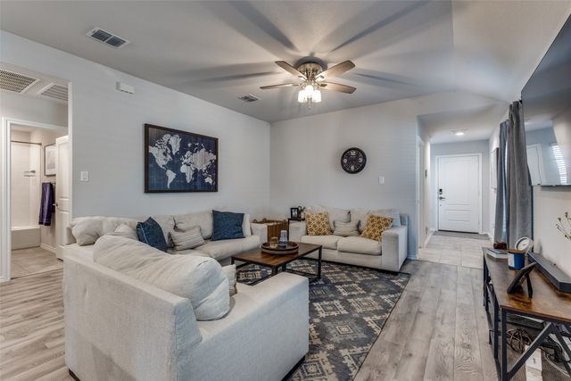 140 Greengate Drive, Boyd, TX 76023