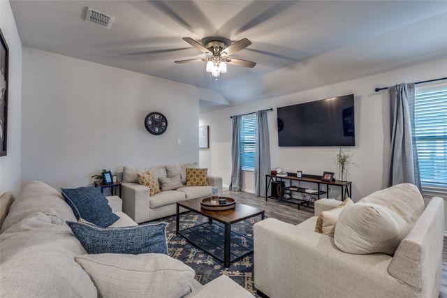 140 Greengate Drive, Boyd, TX 76023