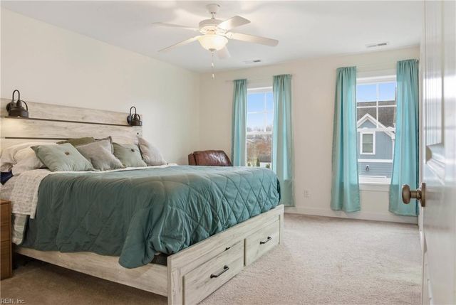 6 Village Park LN, Poquoson, VA 23662