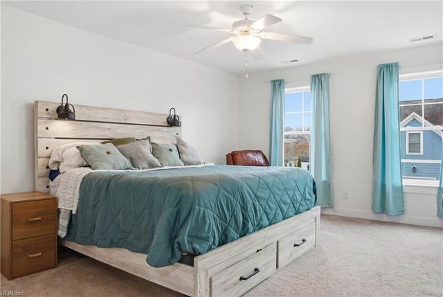 6 Village Park LN, Poquoson, VA 23662