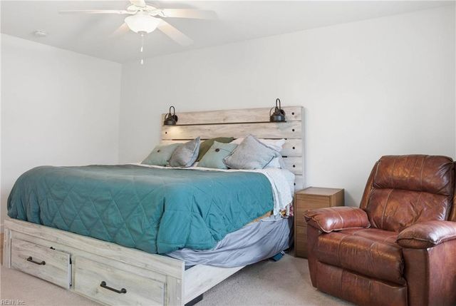 6 Village Park LN, Poquoson, VA 23662