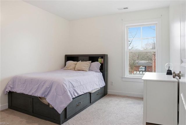 6 Village Park LN, Poquoson, VA 23662