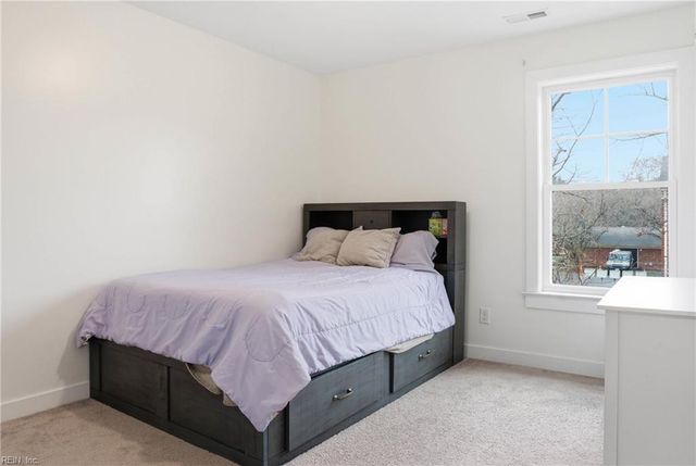 6 Village Park LN, Poquoson, VA 23662