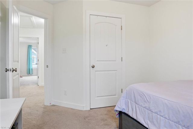 6 Village Park LN, Poquoson, VA 23662