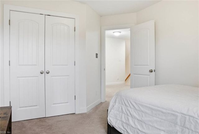 6 Village Park LN, Poquoson, VA 23662