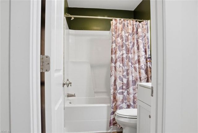 6 Village Park LN, Poquoson, VA 23662