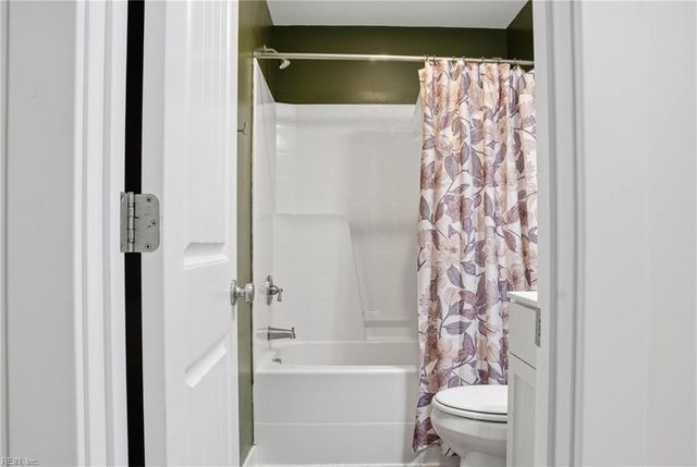 6 Village Park LN, Poquoson, VA 23662