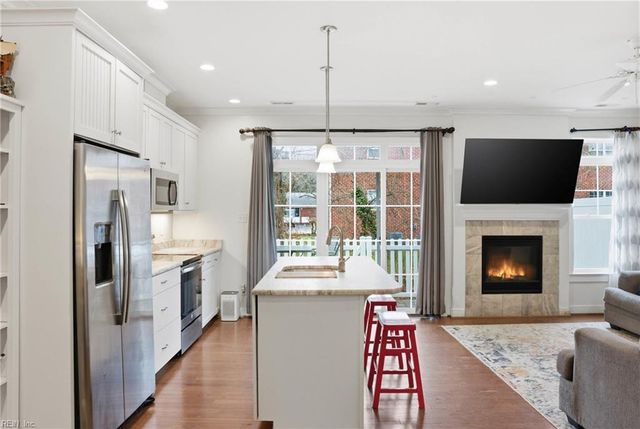 6 Village Park LN, Poquoson, VA 23662