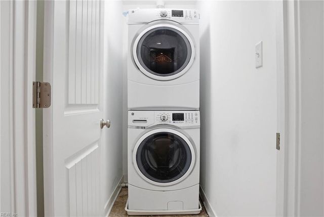 6 Village Park LN, Poquoson, VA 23662