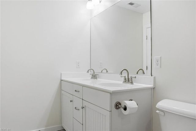 6 Village Park LN, Poquoson, VA 23662