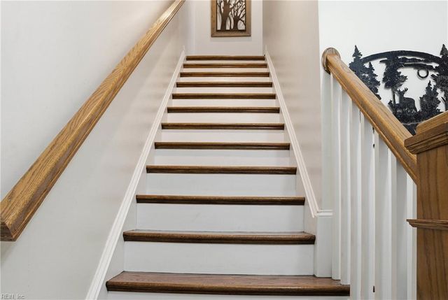 6 Village Park LN, Poquoson, VA 23662