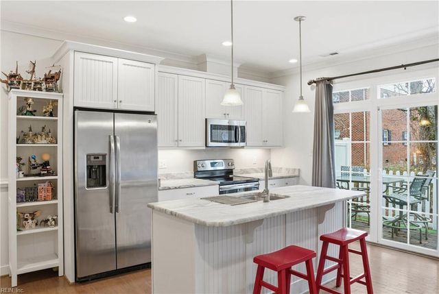 6 Village Park LN, Poquoson, VA 23662