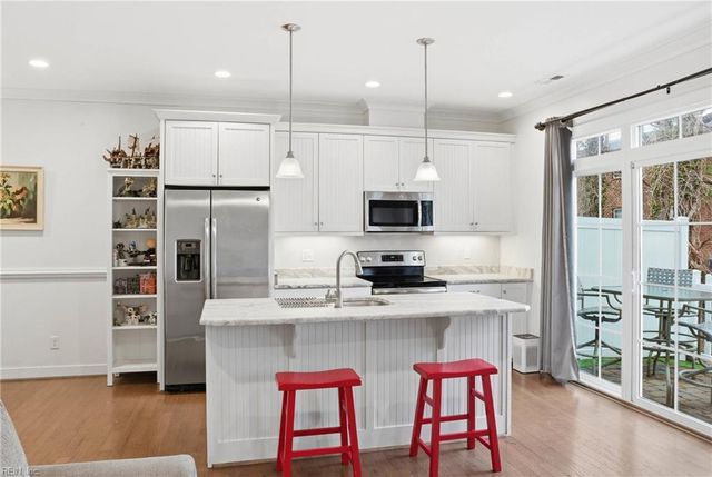 6 Village Park LN, Poquoson, VA 23662