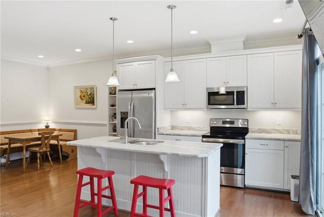 6 Village Park LN, Poquoson, VA 23662