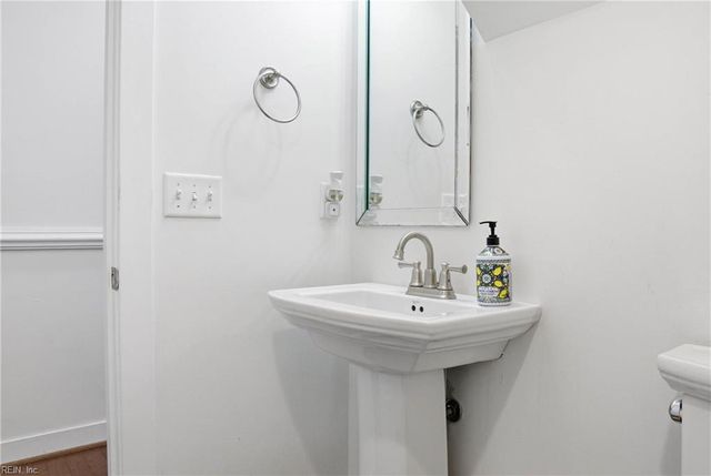 6 Village Park LN, Poquoson, VA 23662