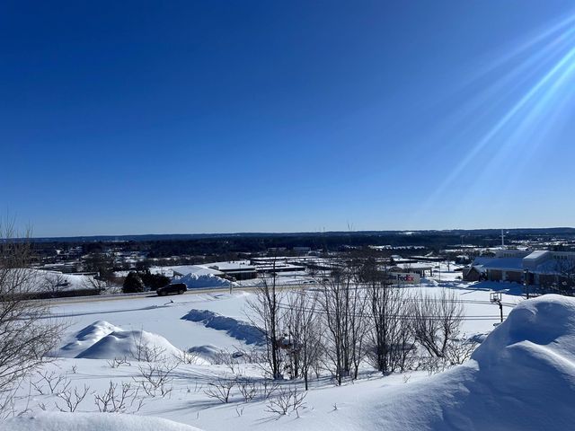 000 Barnes Road, Traverse City, MI 49684