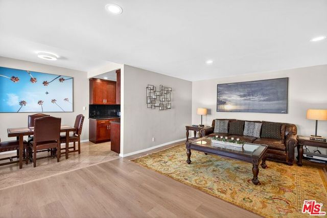 831 S Gretna Green Way 103, Los Angeles, CA 90049