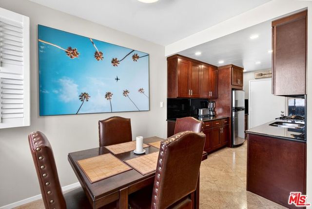 831 S Gretna Green Way 103, Los Angeles, CA 90049