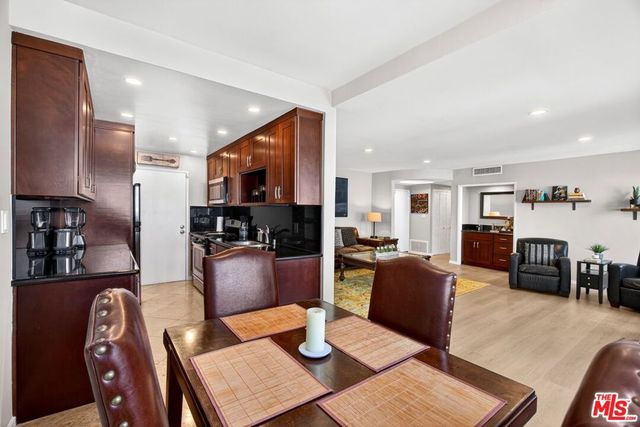 831 S Gretna Green Way 103, Los Angeles, CA 90049