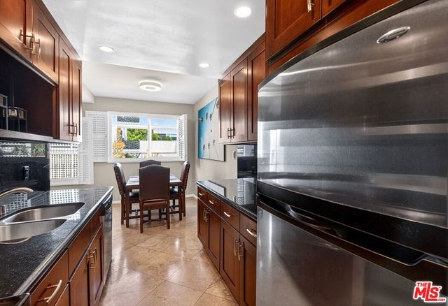 831 S Gretna Green Way 103, Los Angeles, CA 90049