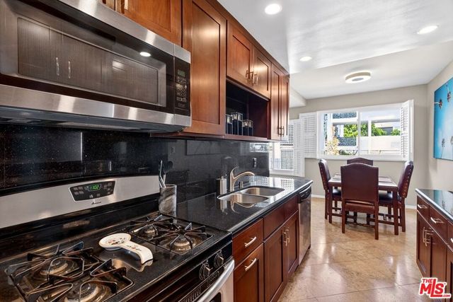 831 S Gretna Green Way 103, Los Angeles, CA 90049